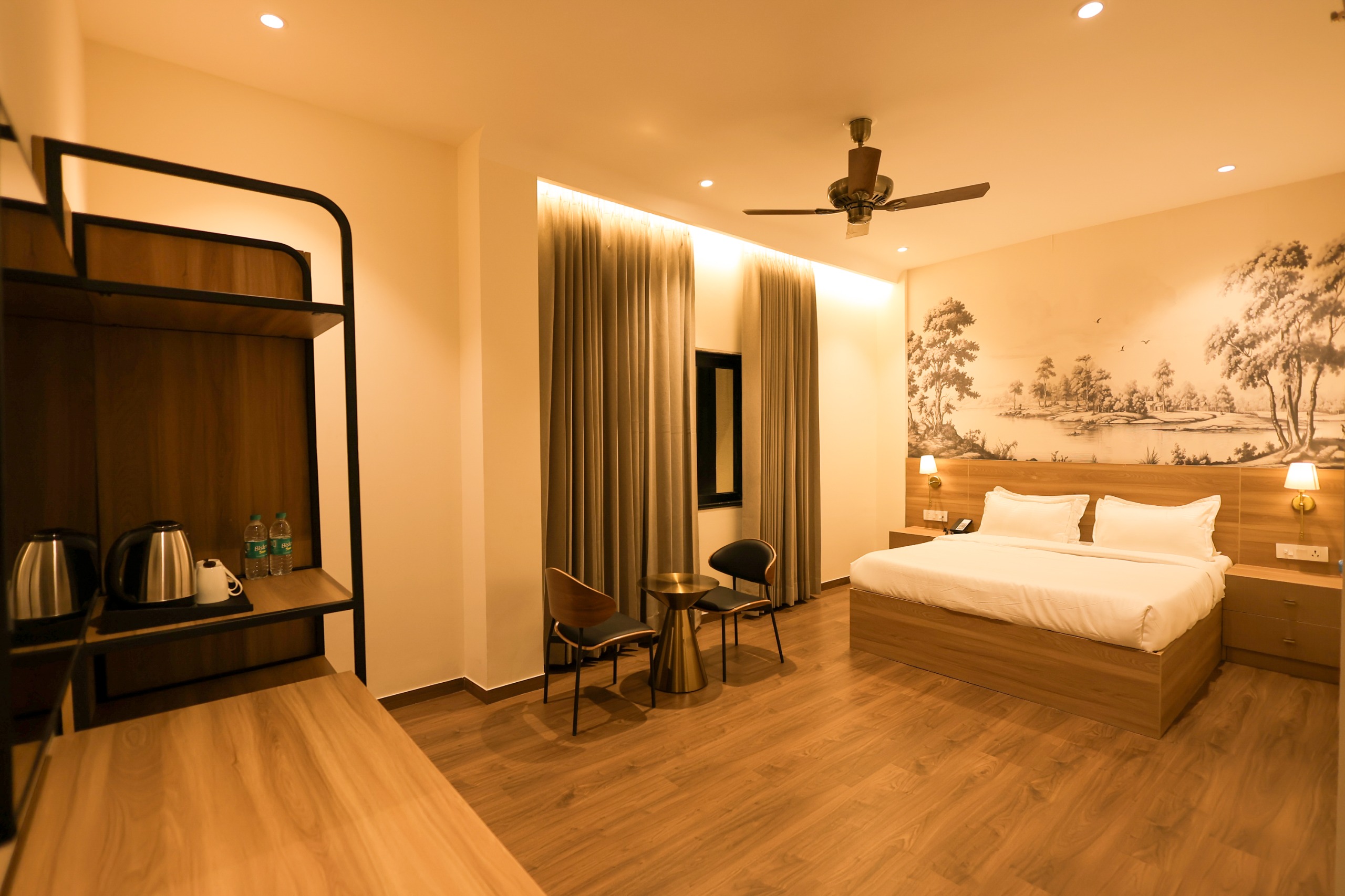 Deluxe Room — 377 SQFT