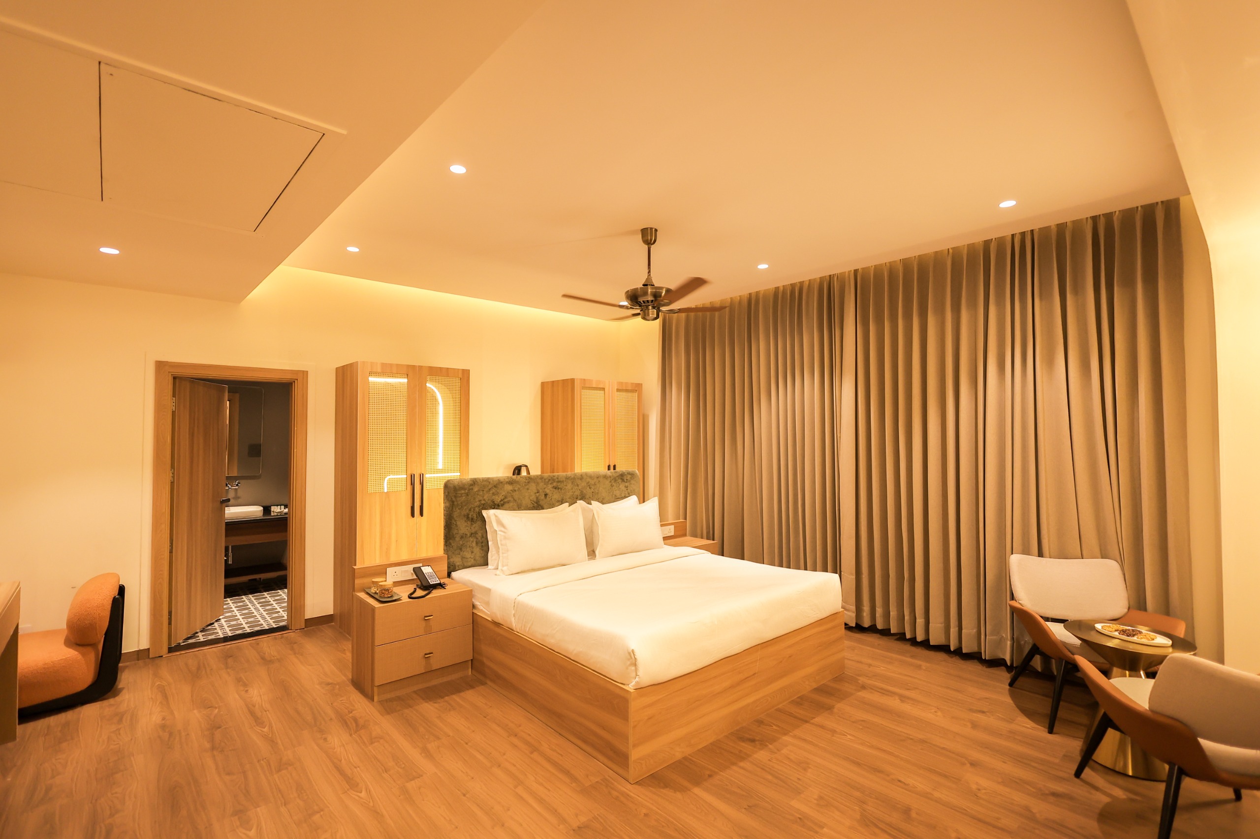 Suite — 452 SQFT
