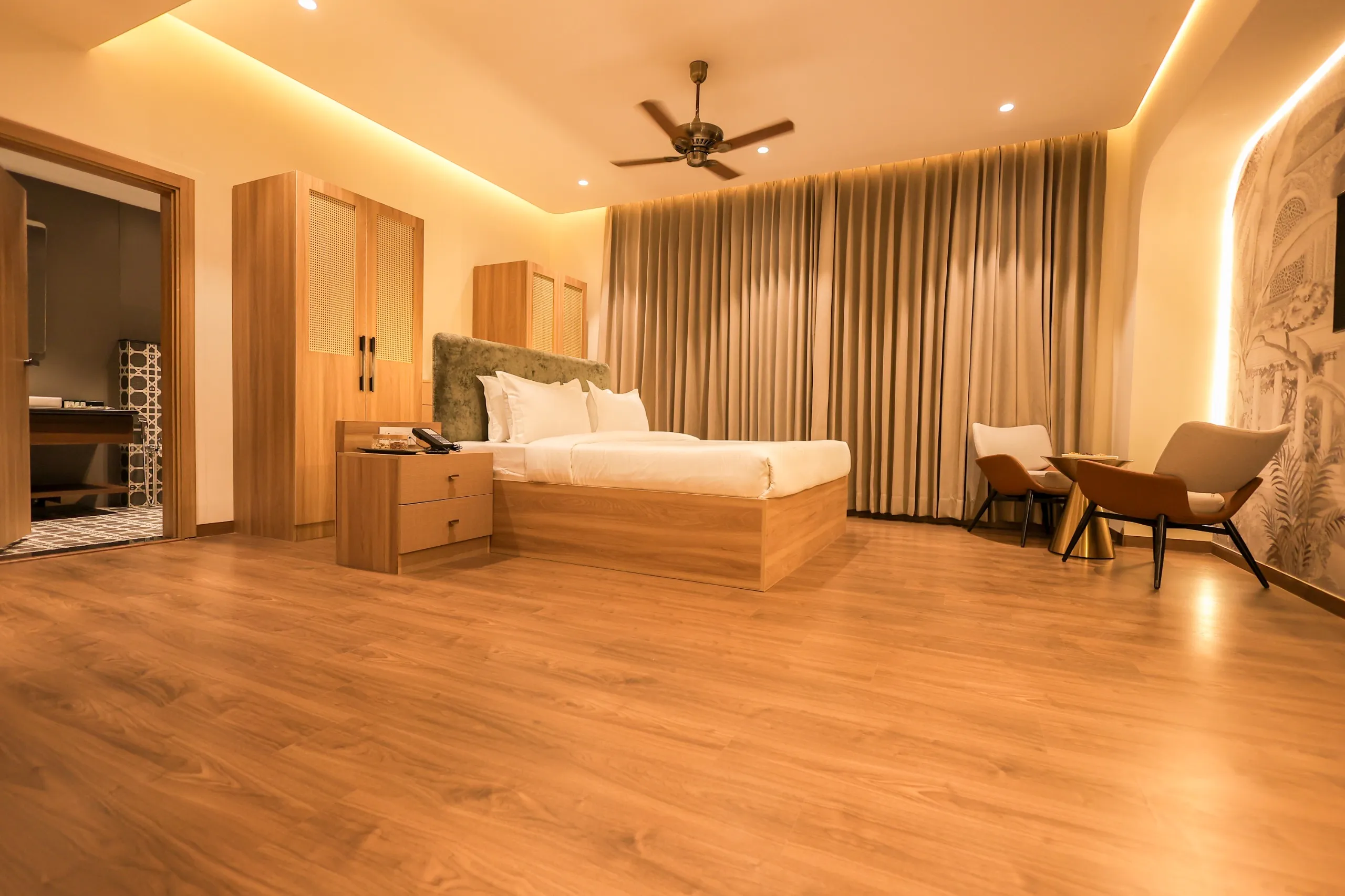 Suite secondary image